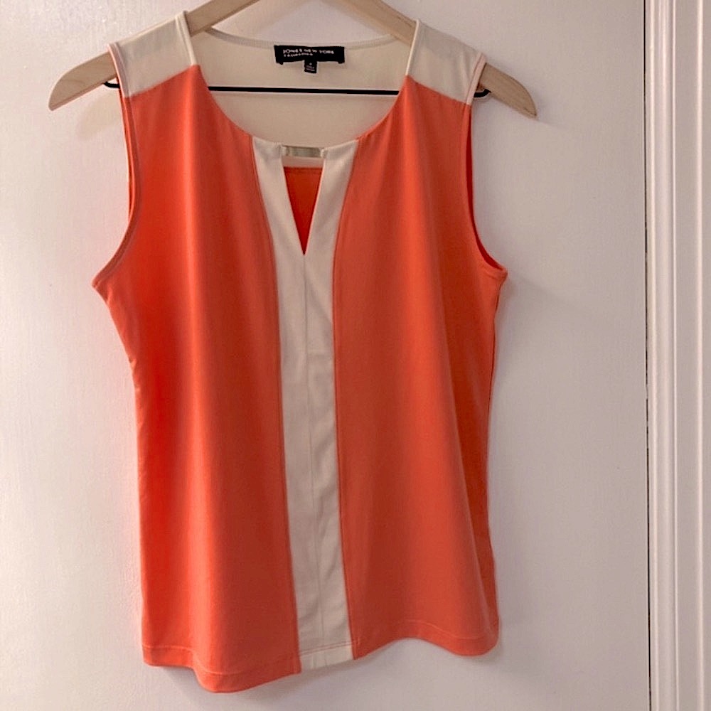 NWOT Jones New York Orange/Peach & Cream Dressy Sleeveless Top V- Neck Size S